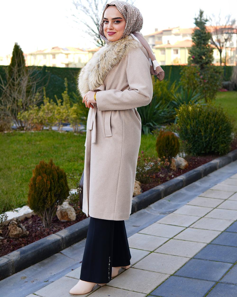 Krem Yakası Tüylü Kaşe Kaban - Ela Butik